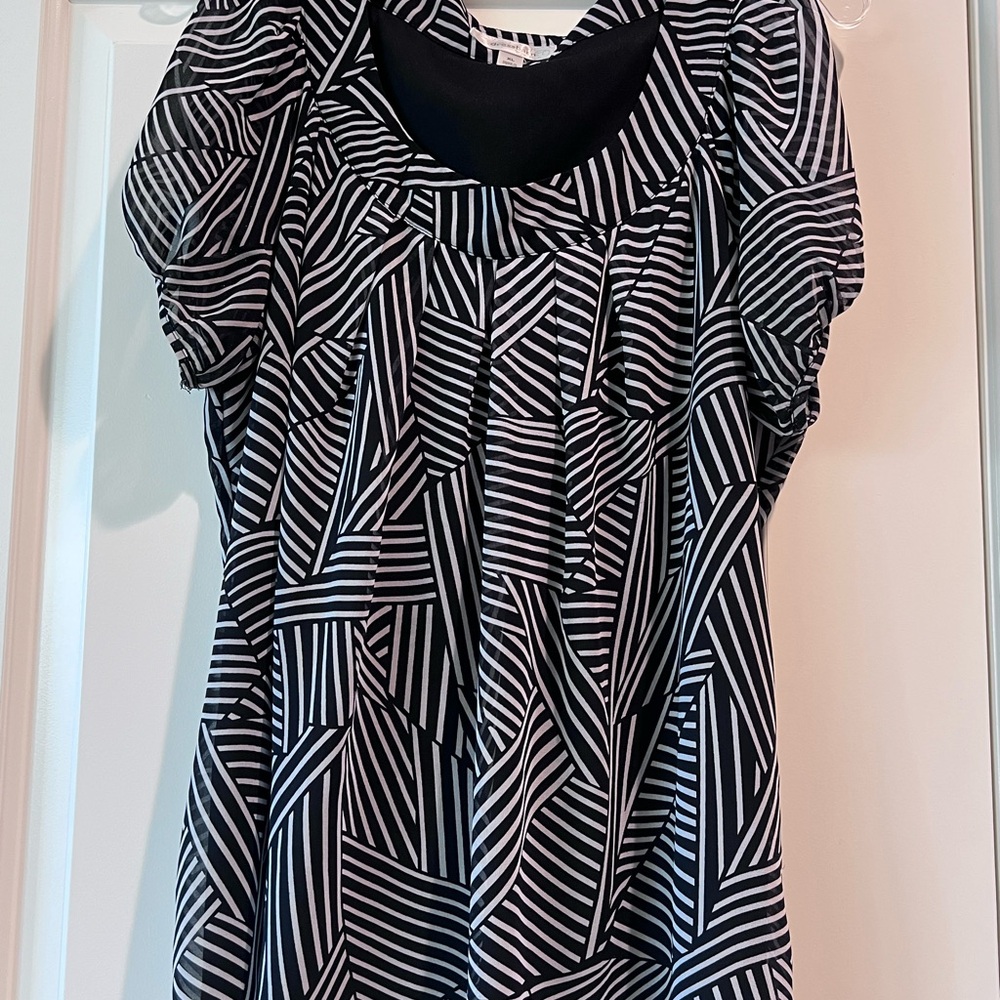 Dressbarn Black and White Geometric Blouse